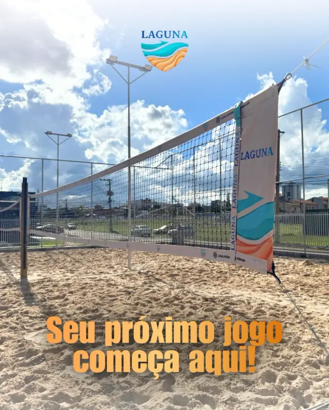 Rede da Arena Laguna sob o céu azul. Seu próximo jogo começa aqui!
